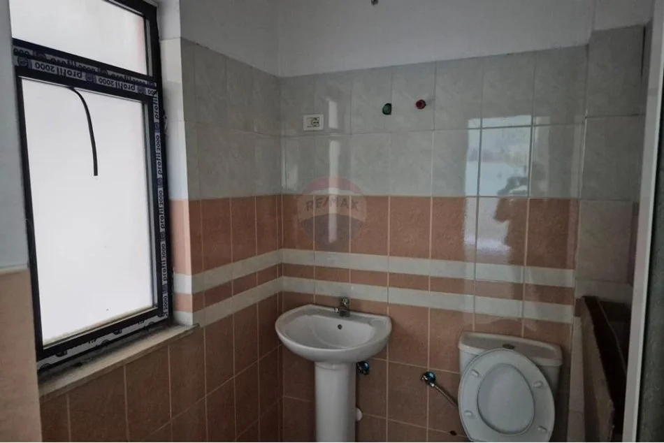 Tirane, jepet me qera dyqan Kati 0, 59 m² 500 € (Selitë, Shqipëri)