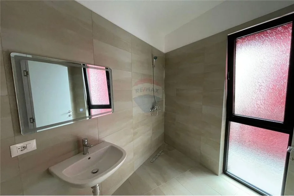 Tirane, shitet apartament 2+1 Kati 3, 127 m² (Kompleksi Arlis - Rruga e Dibrës - Farmacia 10)