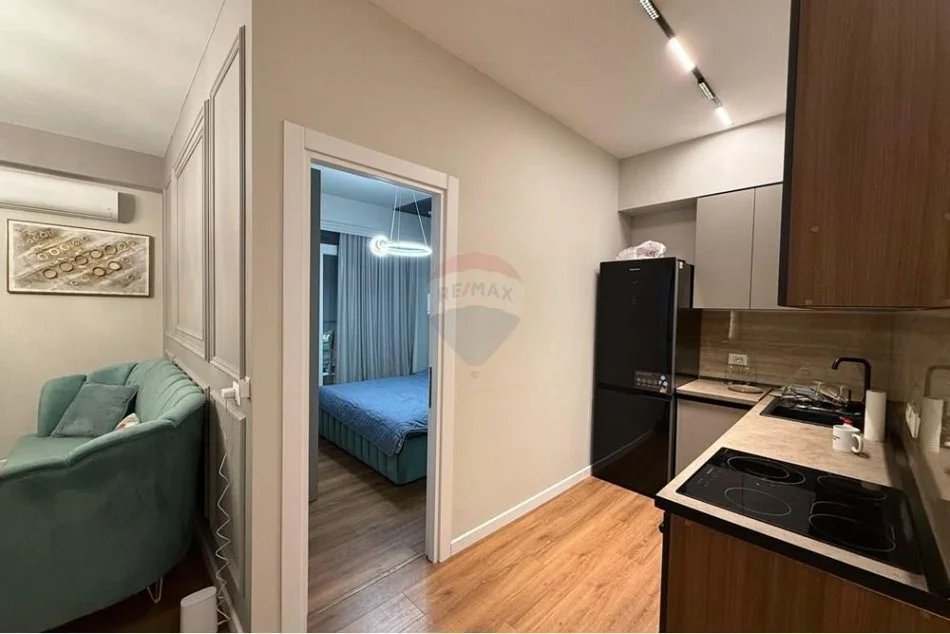 Tirane, jepet me qera apartament 2+1 , 84 m² 800 € (Komuna e Parisit,)