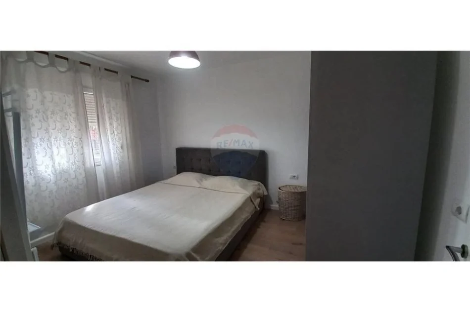 Tirane, jepet me qera apartament 1+1 Kati 3, 60 m² 700 € (Reshit Collaku - Shallvaret - Myslym Shyri -)