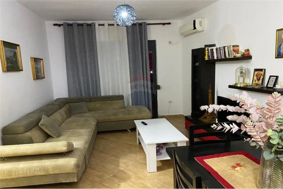 Tirane, jepet me qera apartament 2+1 Kati 5, 102 m² 450 € (Astir)