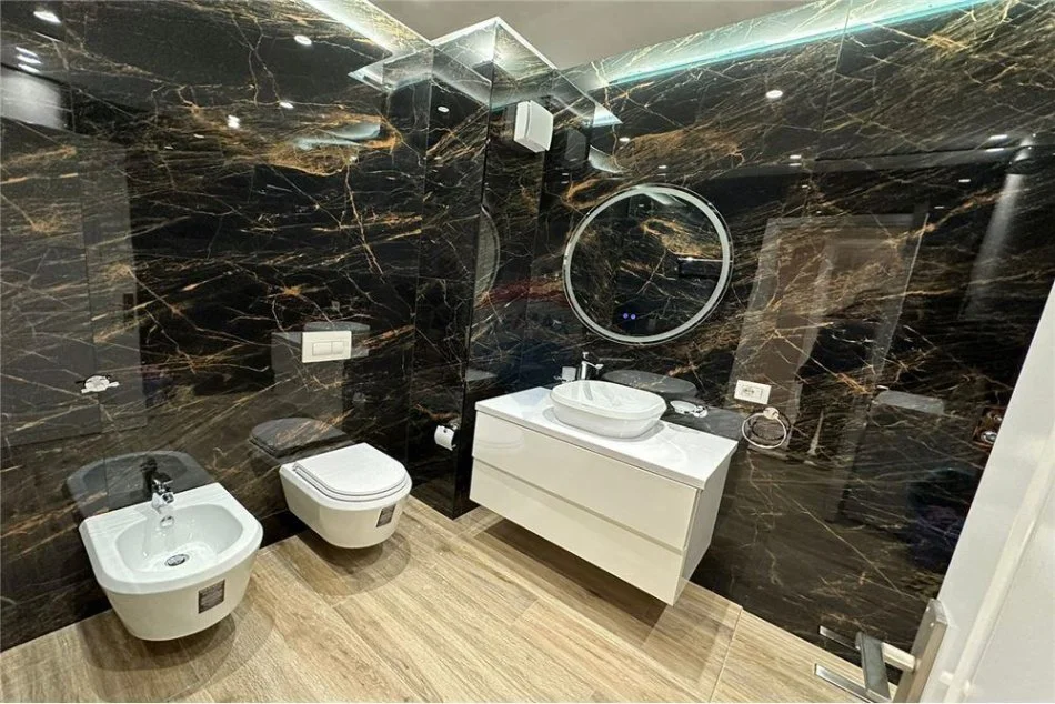 Tirane, jepet me qera 2+1+Ballkon Kati 5, 115 m² 1.200 € (Komuna e Parisit)