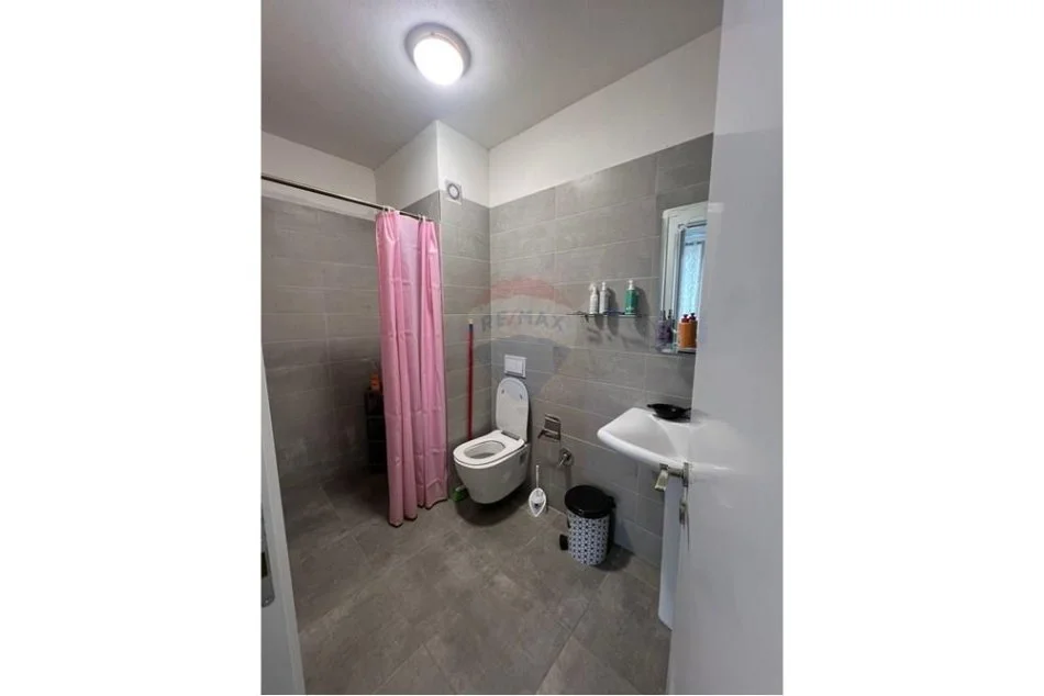 Tirane, jepet me qera apartament 2+1 Kati 4, 93 m² 600 € (Fusha e Aviacionit, Shqipëri)
