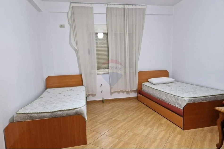 Tirane, jepet me qera 1+1 Kati 4, 70 m² 500 € (kodra e diellit)