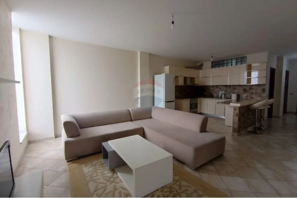 Tirane, jepet me qera apartament 2+1 Kati 5, 122 m² 700 € (Apartament 2+1+2 me qera ne Don Bosko)