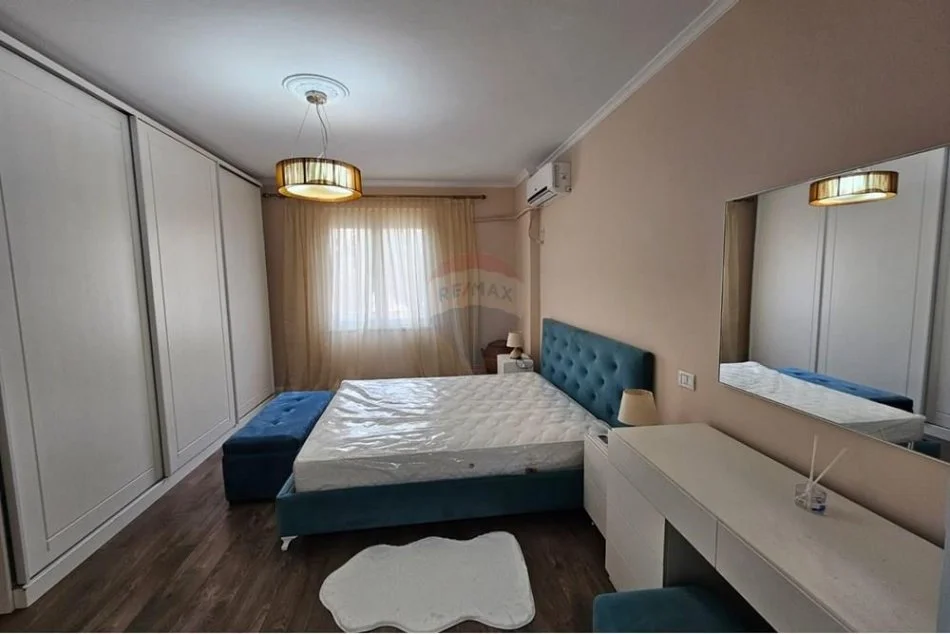Tirane, jepet me qera apartament 2+1 Kati 2, 115 m² 1.200 € (Apartament 2+1 per qira tek Rruga e Kosovareve!)