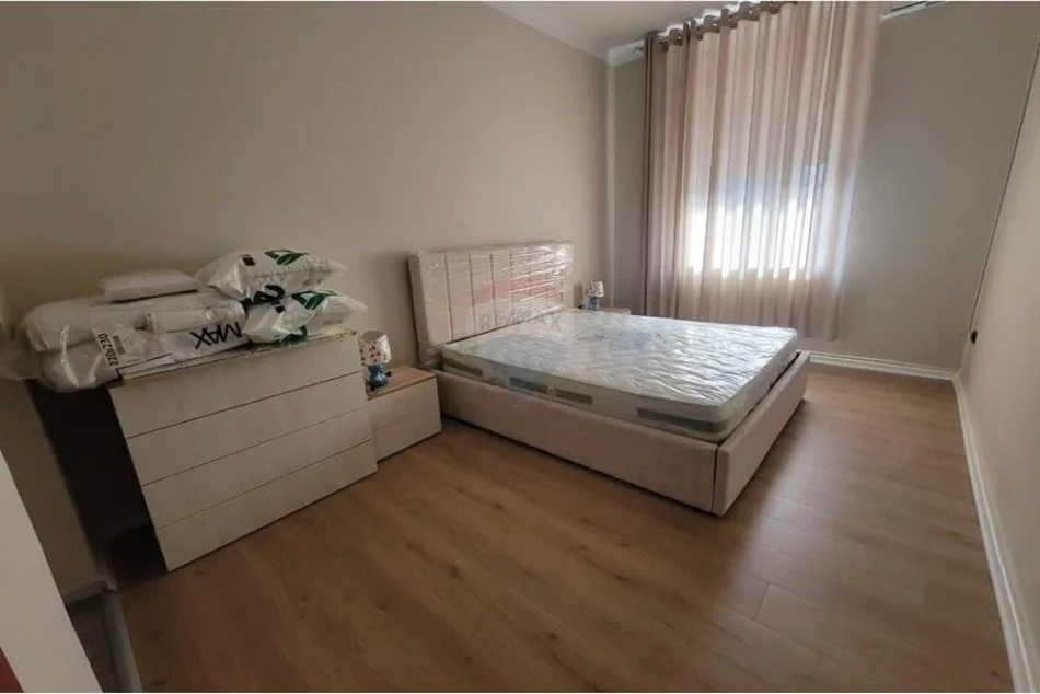 Tirane, jepet me qera apartament 1+1 Kati 5, 70 m² 700 € (Bllok, Pallatet Agimi)