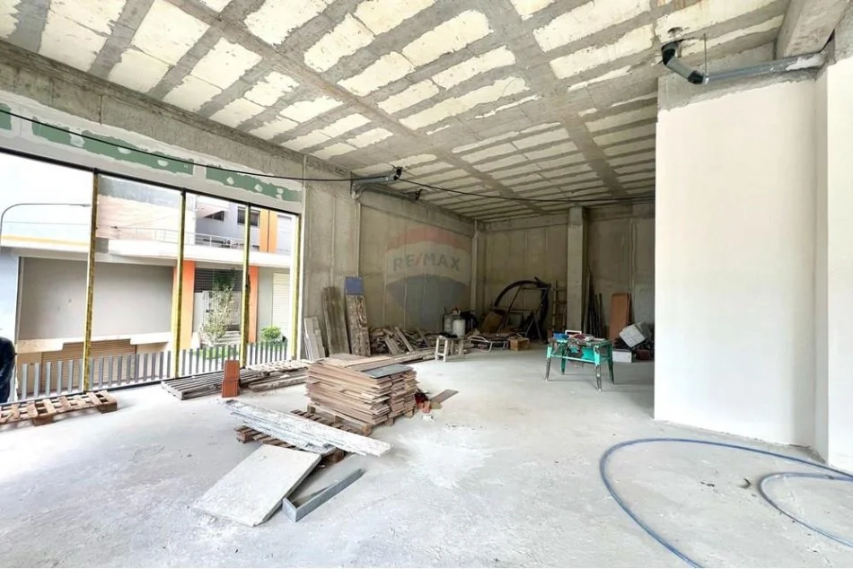 Vlore, shitet ambjent biznesi Kati 0, 115 m² 356.500 € (Lungomare)