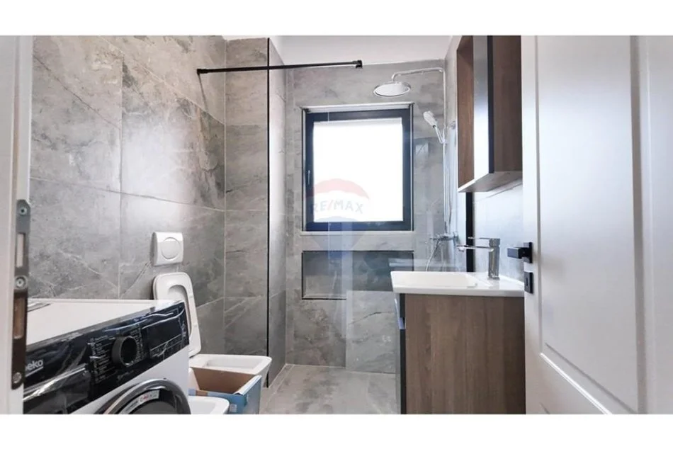 Tirane, jepet me qera apartament 2+1 Kati 1, 93 m² 650 € (PER QERA AP 2+1 +GARAZHD TE VILA GOLD)