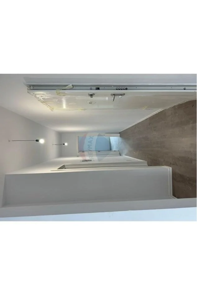 Tirane, jepet me qera ambjent biznesi Kati 3, 151 m² 1.800 € (AMBIENT ZYRASH PER QIRA TEK ALTANA RESIDENCE!)