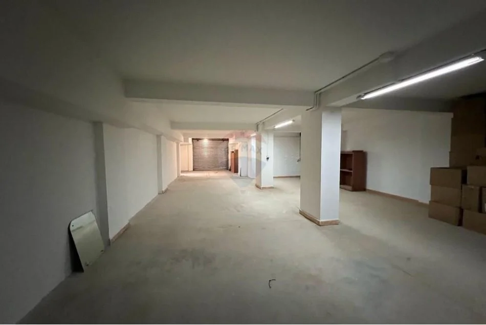 Tirane, shes ambjent biznesi Kati 0, 386 m² 350.000 € (AMBIENT PER SHITJE TEK RRUGA RIZA CEROVA!)