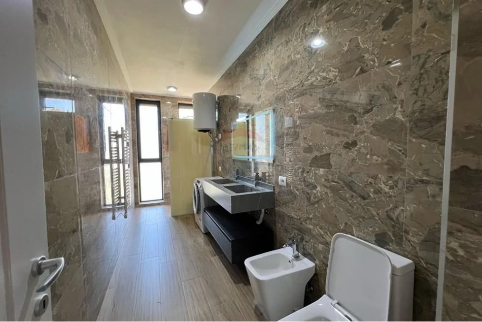 Tirane, shes apartament 2+1 Kati 2, 123 m² 250.000 € (SHITET APARTAMENT 2+1+2 NE SAUK)