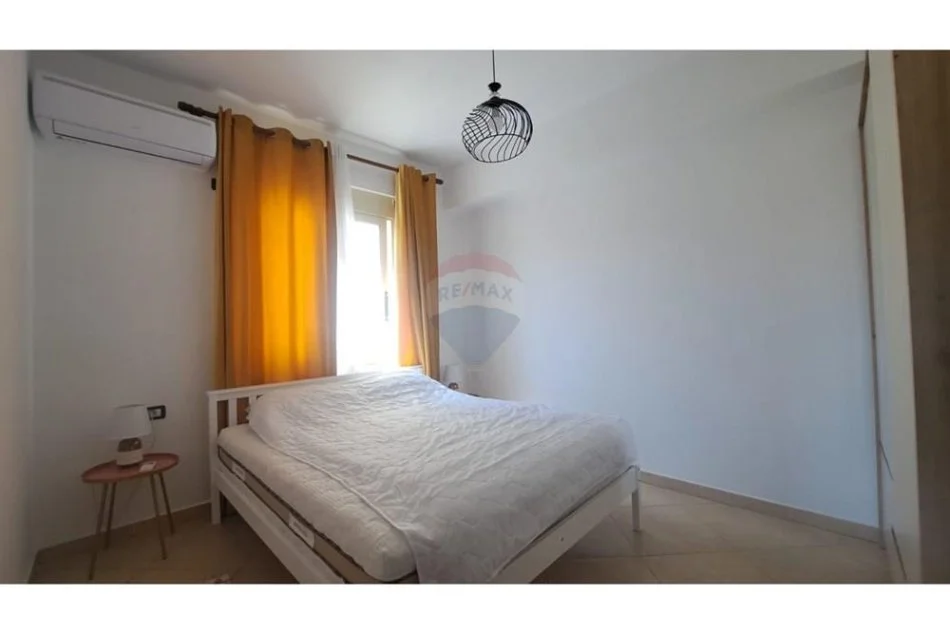 Vlore, jepet me qera apartament 1+1+Ballkon Kati 9, 78 m² 350 € (Transballkanike(pran Caffe Motta))
