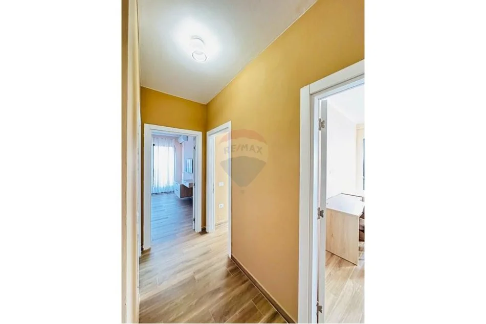 Tirane, jepet me qera 2+1 Kati 9, 110 m² 800 € (Rr. e Dibres)