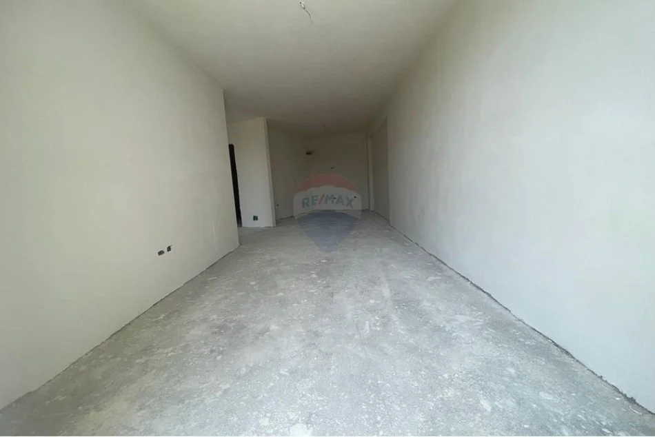 Tirane, shitet apartament 1+1+Ballkon Kati 4, 83 m² 132.000 € (Kompleksi Turdiu)