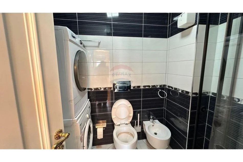 Tirane, jepet me qera apartament 2+1 , 80 m² 1.300 € (Rr. Myslym Shyri)