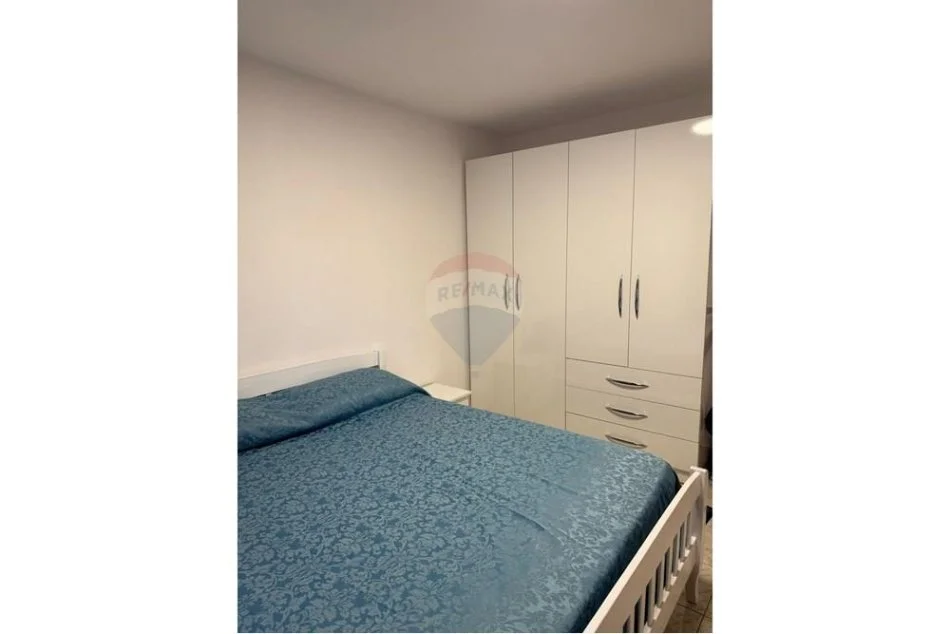 Tirane, jepet me qera apartament 3+1 Kati 4, 80 m² 600 € (Rr. Fortuzi)
