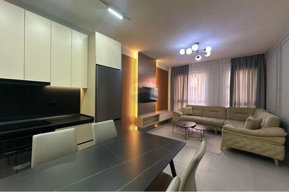 Tirane, jepet me qera apartament 2+1 , 98 m² 650 € (Astir)