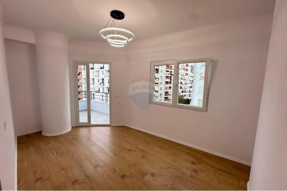 Tirane, shitet apartament 1+1+Aneks+Ballkon Kati 4, 60 m² 93.000 € (Astir)