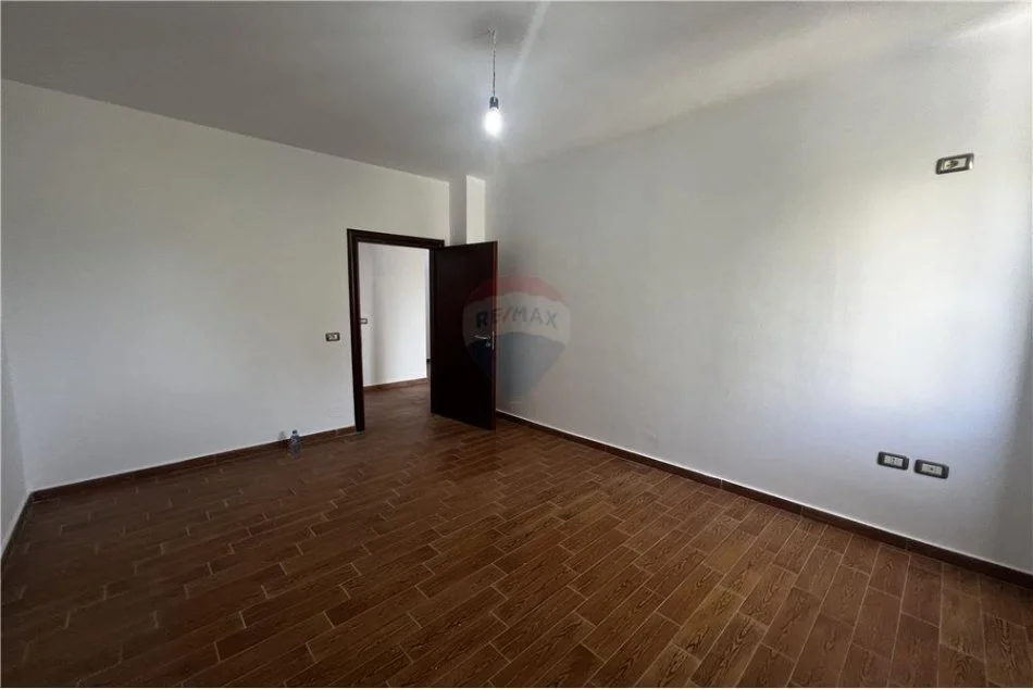 Vlore, shitet apartament 2+1+Ballkon Kati 2, 106 m² 189.000 € (Lungomare)