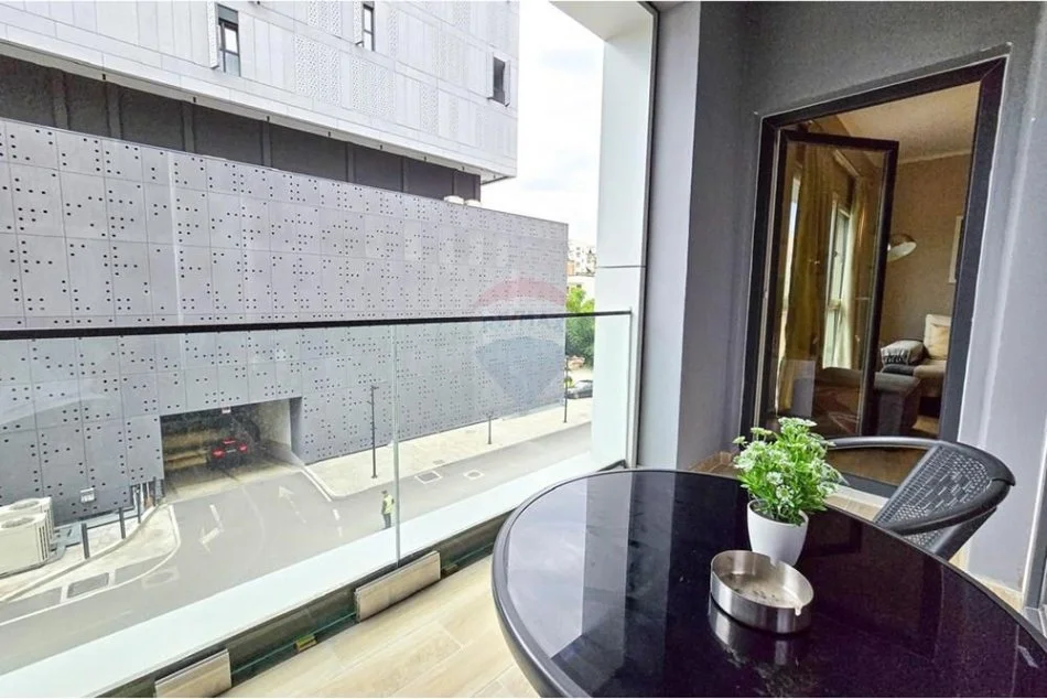 Tirane, shitet apartament 1+1 , 74 m² 140.000 € (5 Maji)