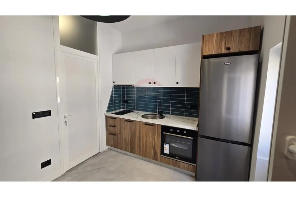 Tirane, jepet me qera 1+1 , 38 m² 500 € (shallvaret)