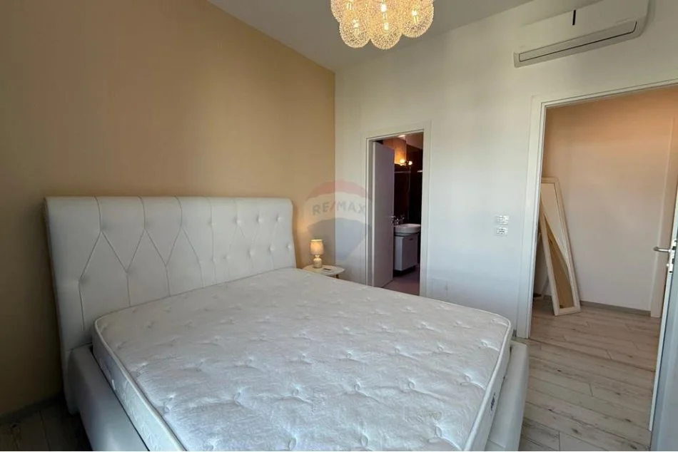 Tirane, jepet me qera apartament 2+1+Ballkon , 105 m² 1.400 € (rruga e elbasanit)