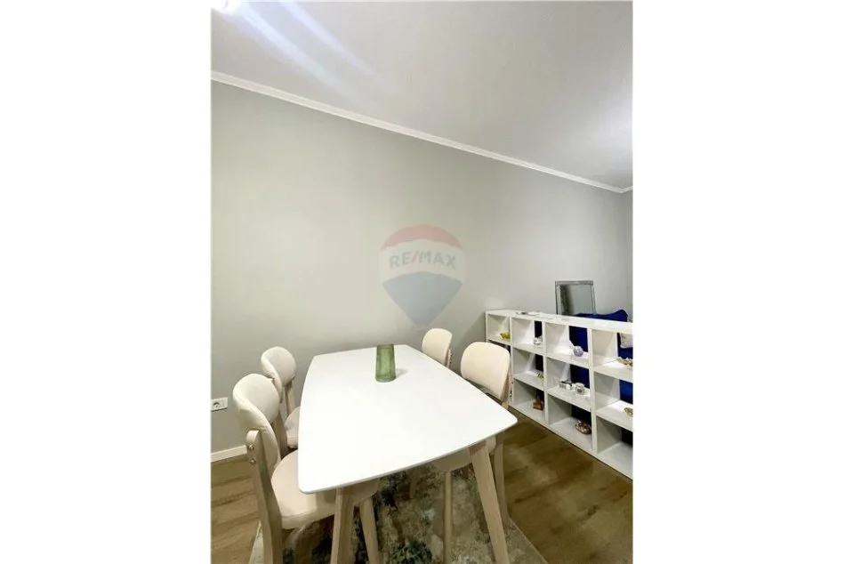 Tirane, jepet me qera apartament 1+1 Kati 5, 73 m² 800 € (Kompleksi Delijorgj)