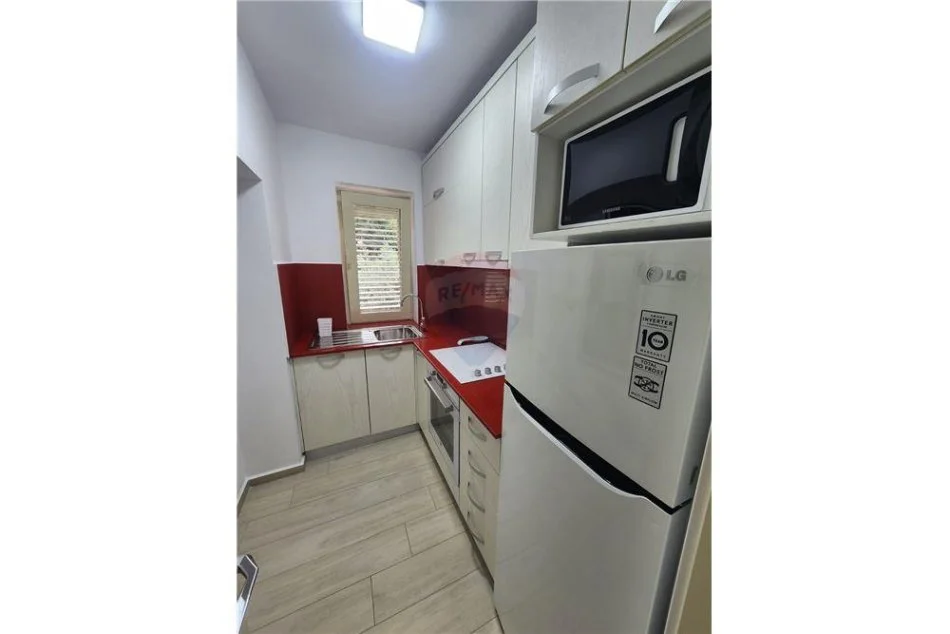 Tirane, jepet me qera apartament 2+1 Kati 2, 75 m² 900 € (9 katshet)
