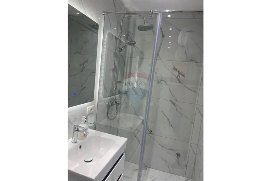 Tirane, jepet me qera apartament 1+1 Kati 9, 58 m² 1.000 € 