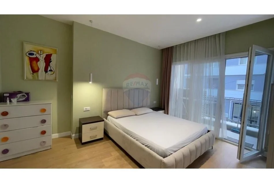 Tirane, jepet me qera apartament 2+1 Kati 1, 90 m² 800 € (rruga e dibres)