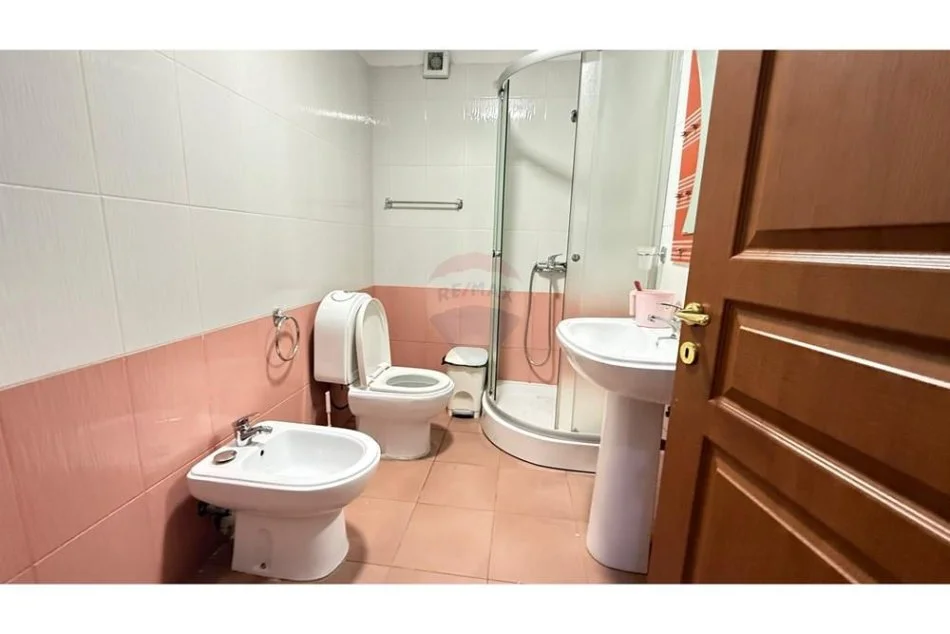 Tirane, jepet me qera apartament 2+1 , 100 m² 1.000 € (rruga elbasanit)