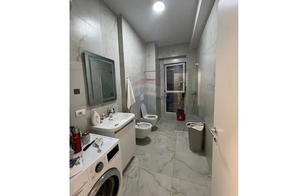 Tirane, jepet me qera 2+1+Ballkon Kati 4, 86 m² 650 € (rruga jordan misja)