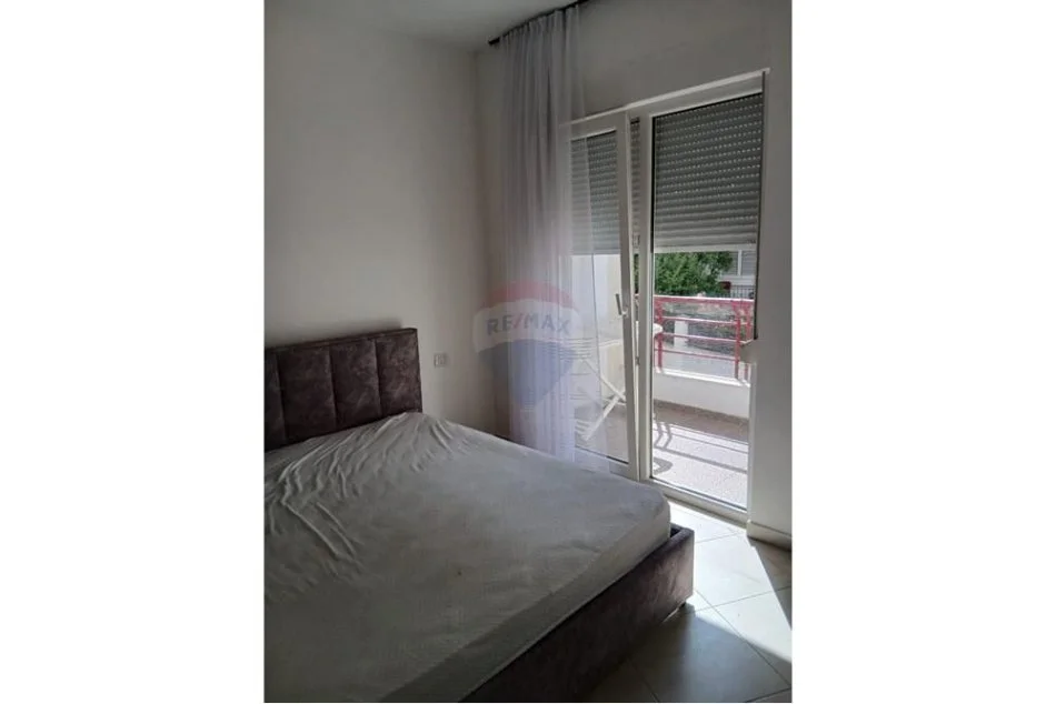 Tirane, jepet me qera apartament 2+1 , 74 m² 600 € Liqeni i Thate