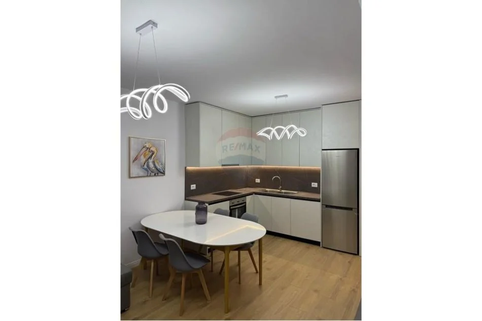 Tirane, jepet me qera apartament 2+1 Kati 5, 80 m² 550 € (Rruga e Kavajes)