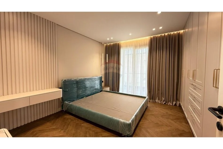 Tirane, jepet me qera Vile 3+1+Ballkon , 370 m² 3.500 € (rruga tiran elbasan)