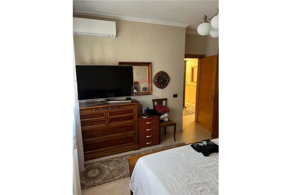 Shqiperi, jepet me qera apartament 3+1 , 145 m² 1.000 € 