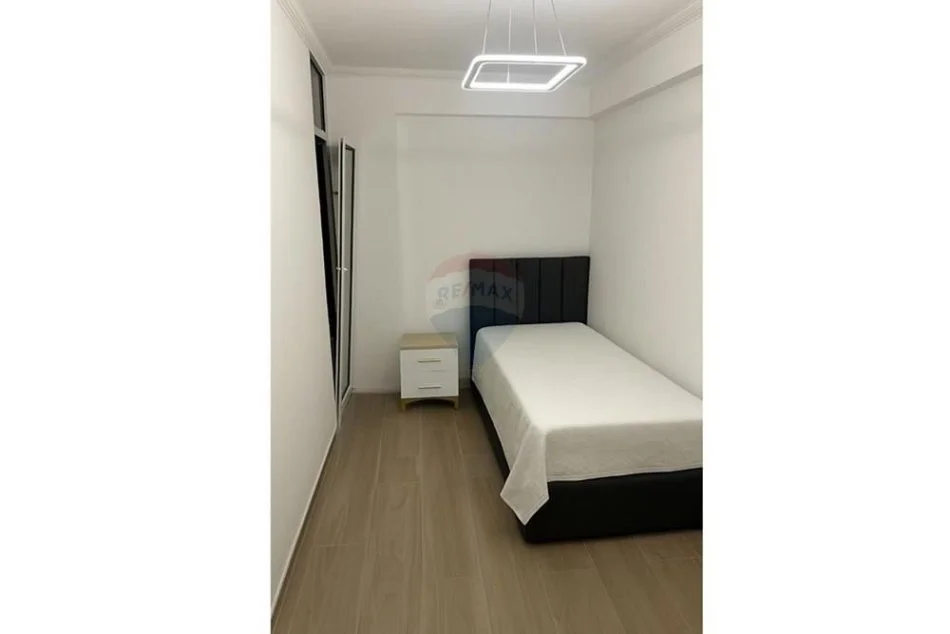 Tirane, jepet me qera apartament 2+1 , 80 m² 600 € (rruga e kavajes)