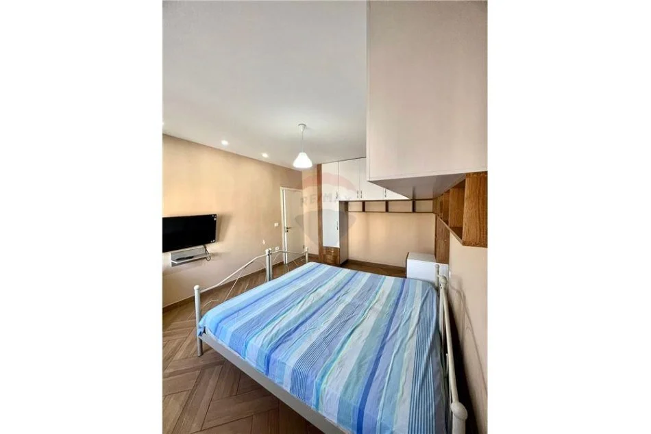 jepet me qera apartament 1+1 Kati 4, 59 m² 400 € (rruga irfan tomini)