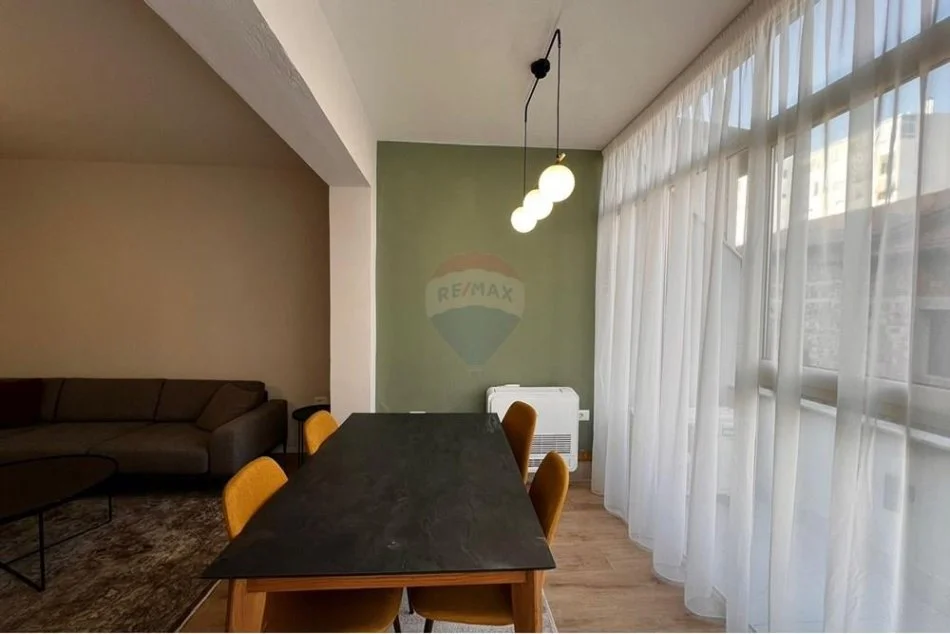 Tirane, jepet me qera apartament 1+1 Kati 2, 108 m² 750 € (21 dhjetori)