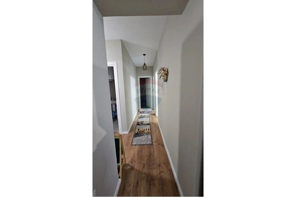 Tirane, jepet me qera apartament 2+1+Ballkon Kati 3, 94 m² 600 € (fusha e aviacionit)