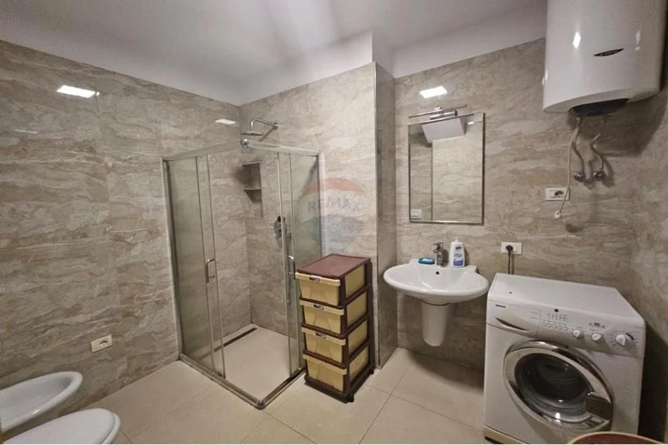 Tirane, jepet me qera apartament 2+1 Kati 4, 90 m² 650 € (vasil shanto)