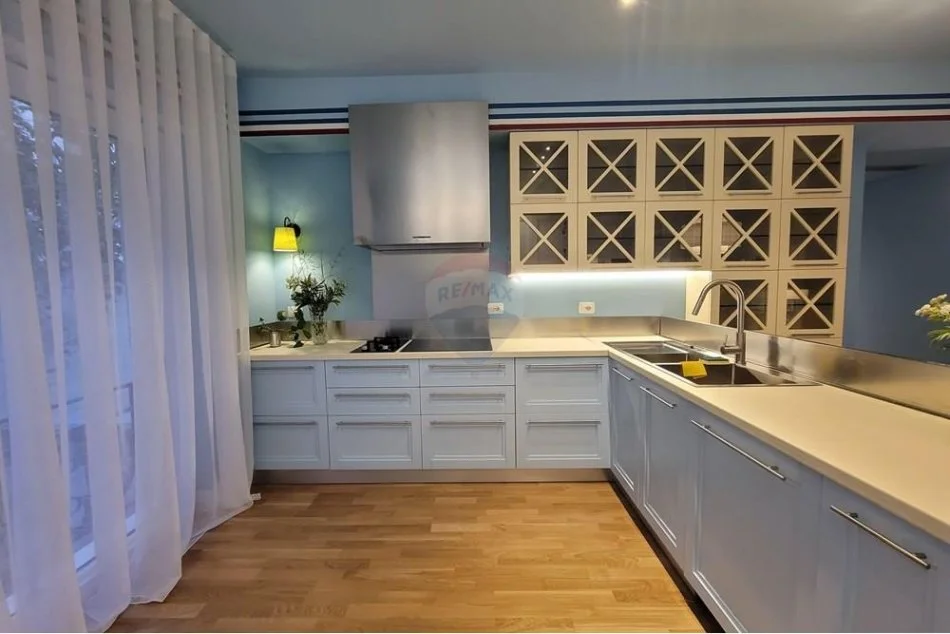 Tirane, jepet me qera apartament 3+1+Ballkon , 133 m² 1.500 € (kodra e diellit 1)