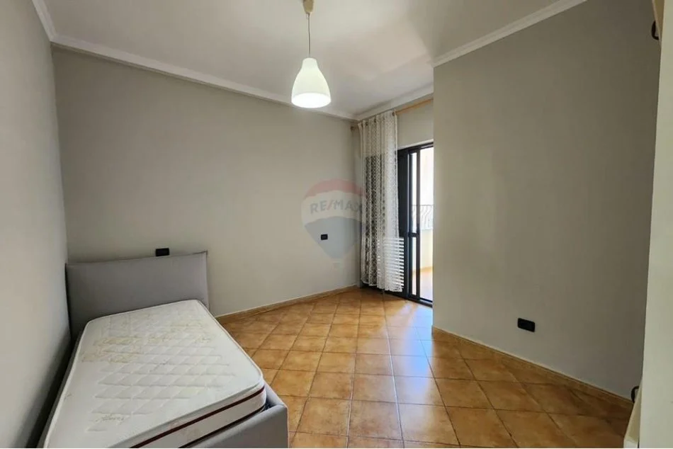 Tirane, jepet me qera apartament 2+1 Kati 8, 100 m² 700 € (rruga e kavajes)