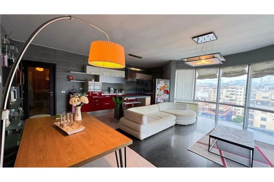 Tirane, jepet me qera apartament 2+1+Ballkon , 138 m² 800 € 