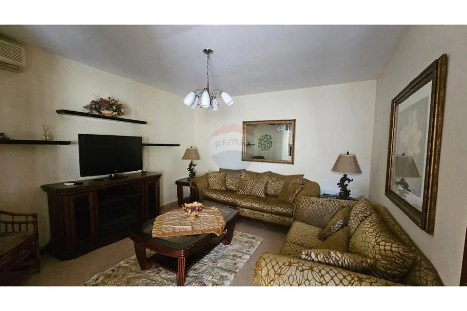 Tirane, jepet me qera shtepi 1 Katshe Kati 0, 50 m² 450 € (Rruga kongresi manastirit)