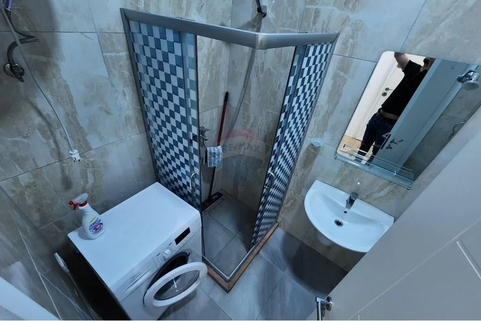 Tirane, jepet me qera apartament 2+1 , 130 m² 800 € (Kopshti Zoologjik)