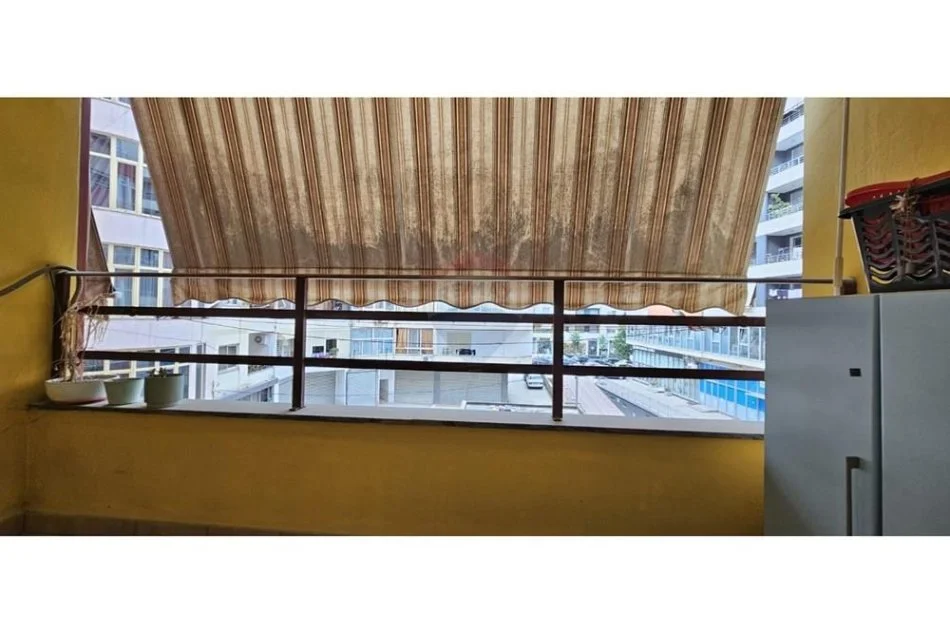 Tirane, jepet me qera garsonier 1+1 , 40 m² 350 € 