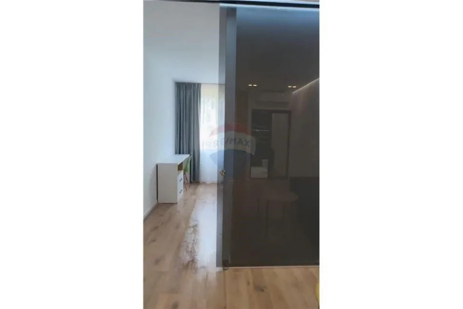 Tirane, shitet apartament 1+1 Kati 2, 49 m² (SHITET GARSIONERE TEK SHALLVARET)