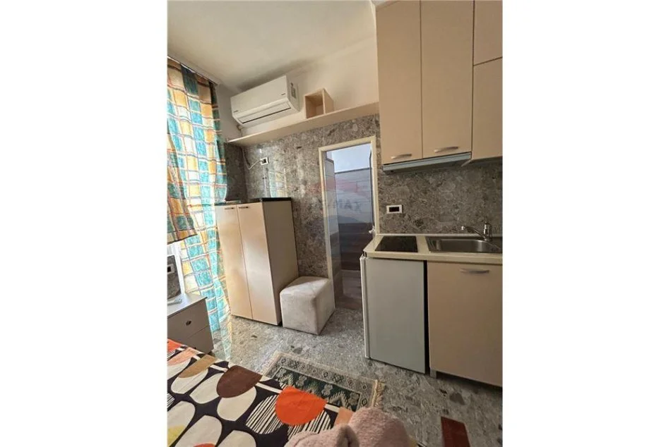 Tirane, jepet me qera garsonier 1+1 Kati 2, 50 m² 290 € (Rruga Besa)